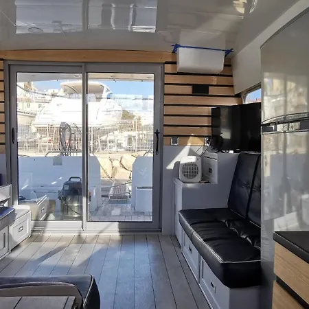 Flottant Apartament *