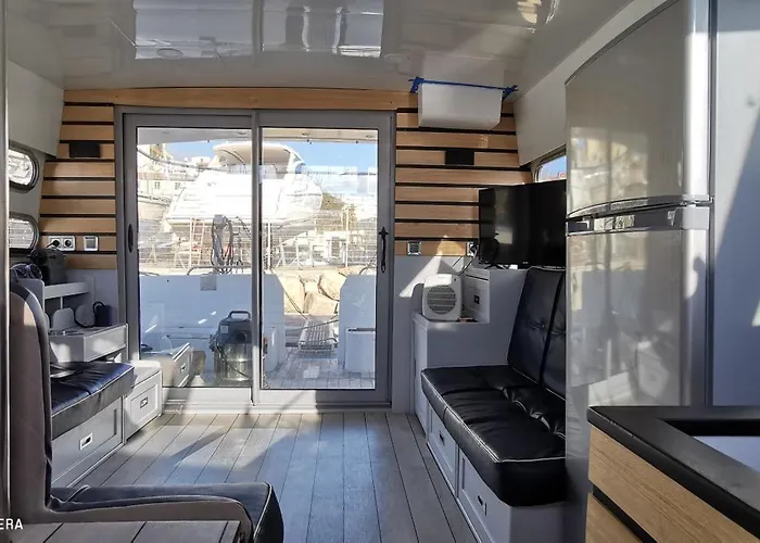 Flottant Apartament *